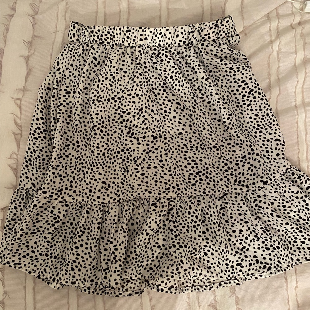 Black and white skirt that ties in the back!